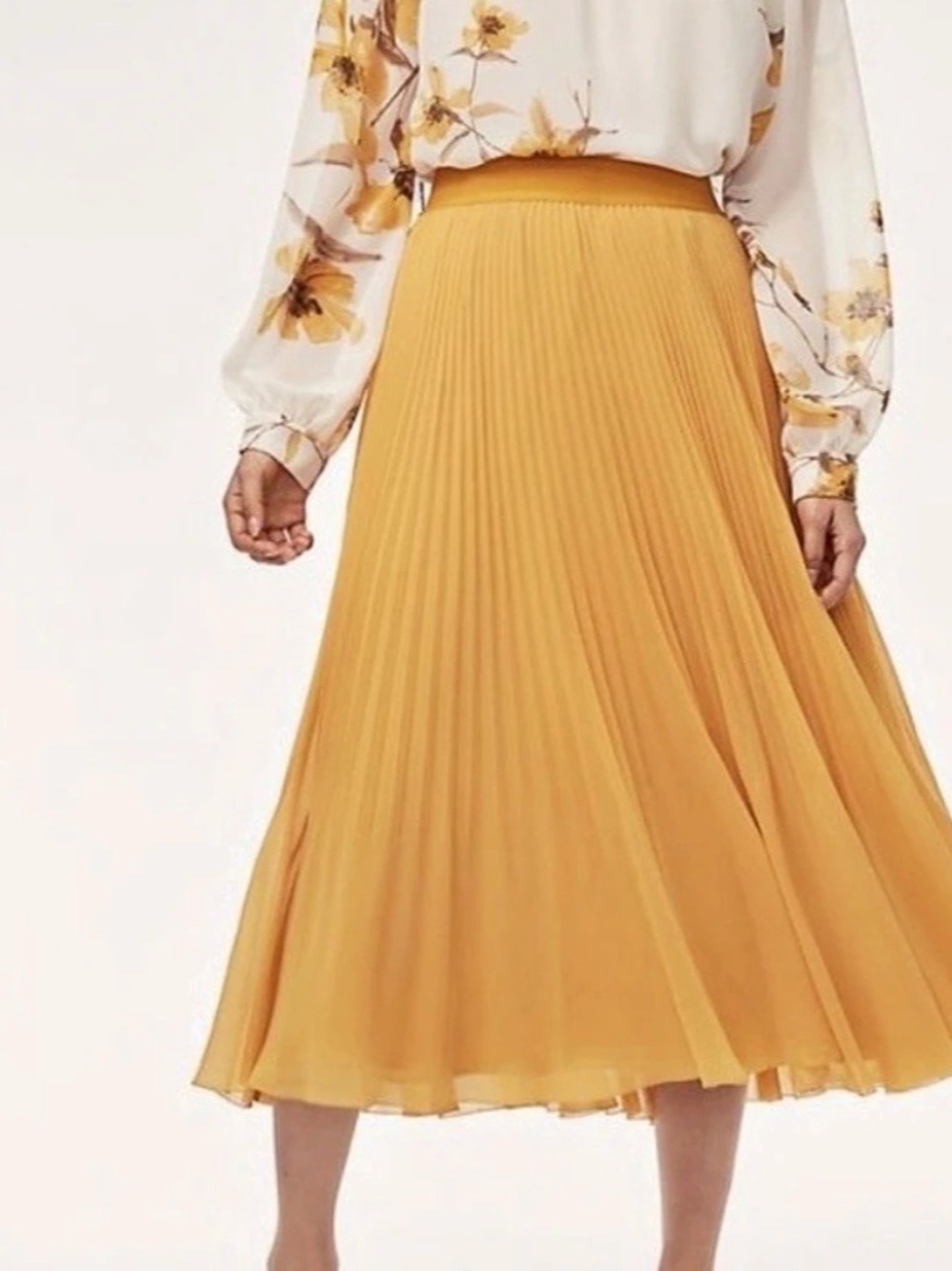 Aritzia Wilfred Pleated Midi Skirt in Yellow 
Twirl Skirt size small